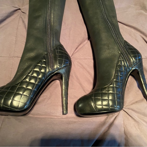 NIB Chanel High Quilted Lambskin Boots Size 37.5 - Picture 10 of 11